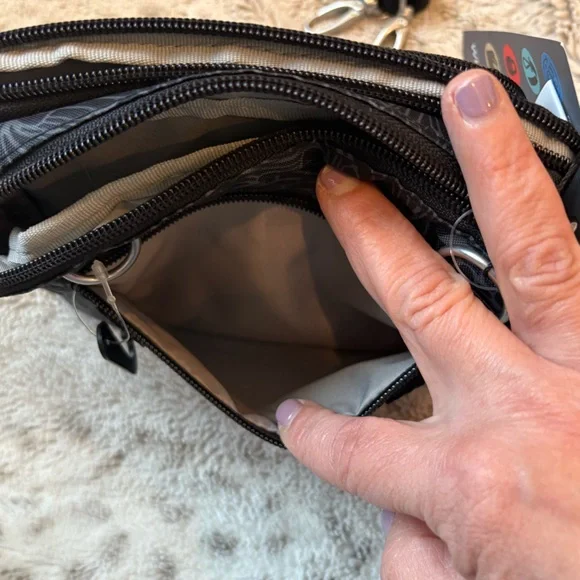 Baggallini triple zip belt bag - Picture 7 of 8